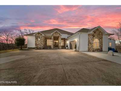 Home For Sale in Dandridge, Tennessee