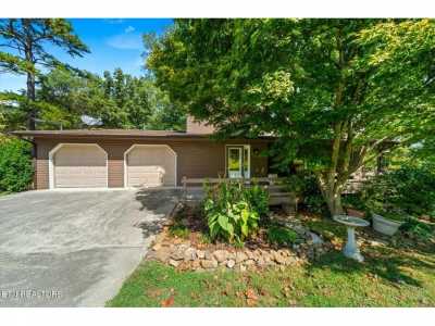 Home For Sale in Lenoir City, Tennessee