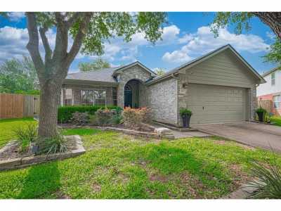 Home For Sale in Dickinson, Texas