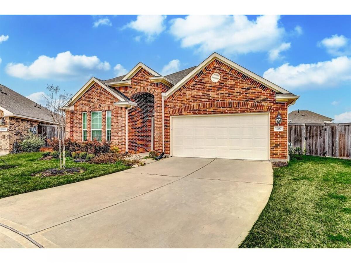 Picture of Home For Sale in Brookshire, Texas, United States