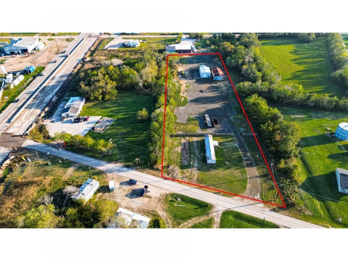 Picture of Home For Sale in Damon, Texas, United States