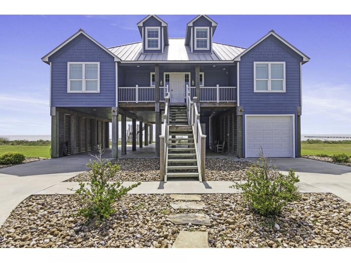 Picture of Home For Sale in Palacios, Texas, United States