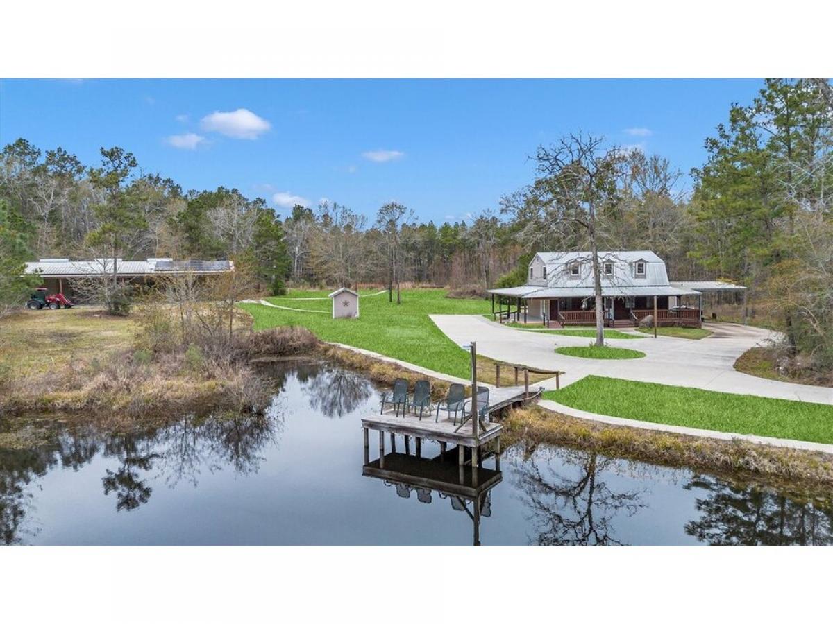 Picture of Home For Sale in Point Blank, Texas, United States