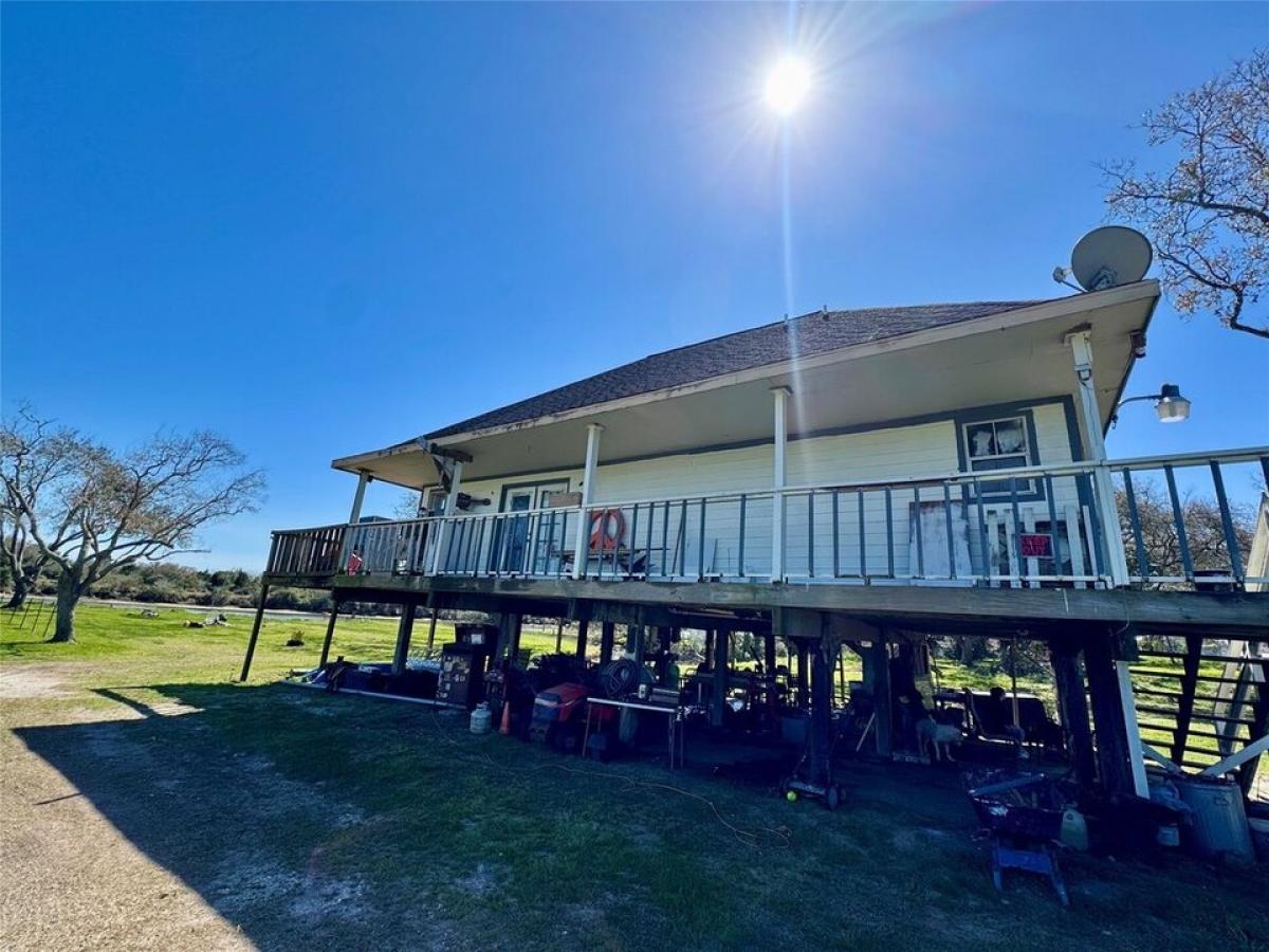 Picture of Home For Sale in Liverpool, Texas, United States