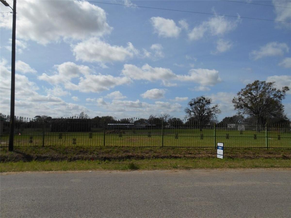 Picture of Residential Land For Sale in Hempstead, Texas, United States