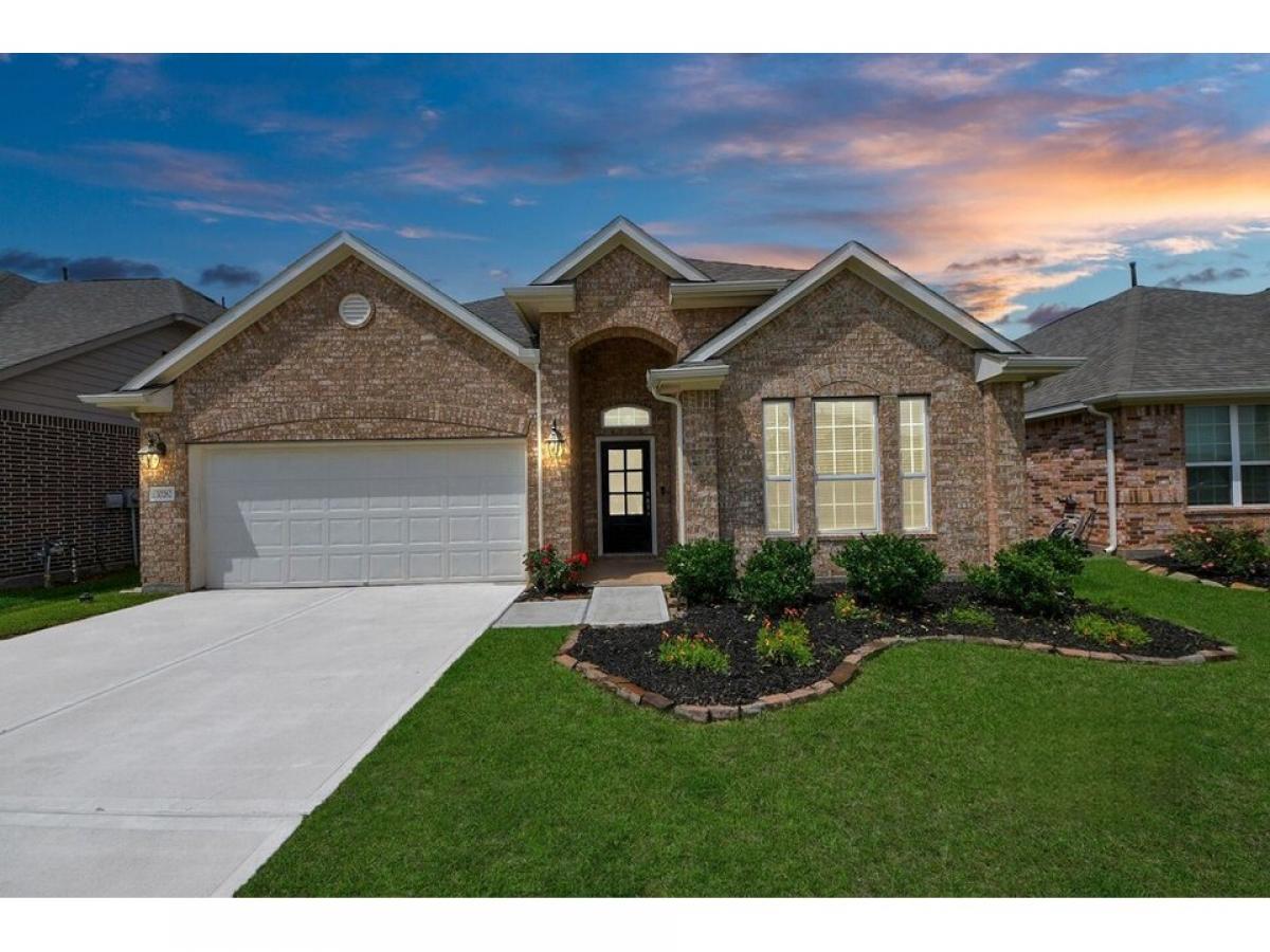 Picture of Home For Sale in Brookshire, Texas, United States