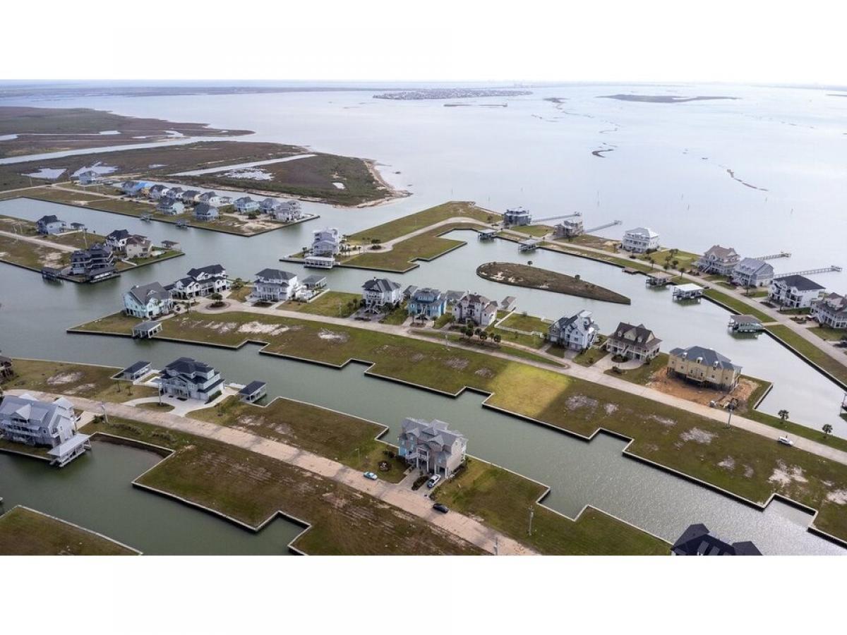 Picture of Residential Land For Sale in Hitchcock, Texas, United States