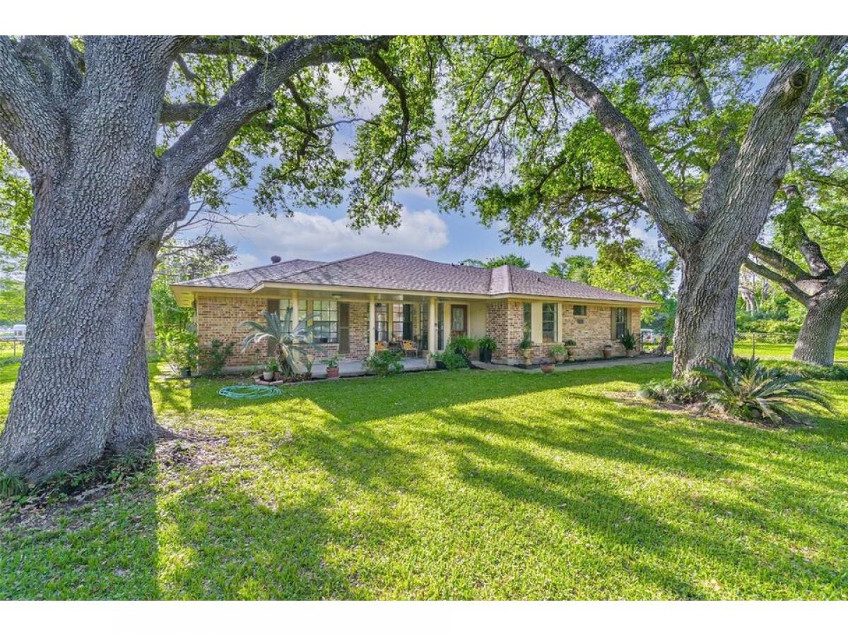 Picture of Home For Sale in Brookside, Texas, United States