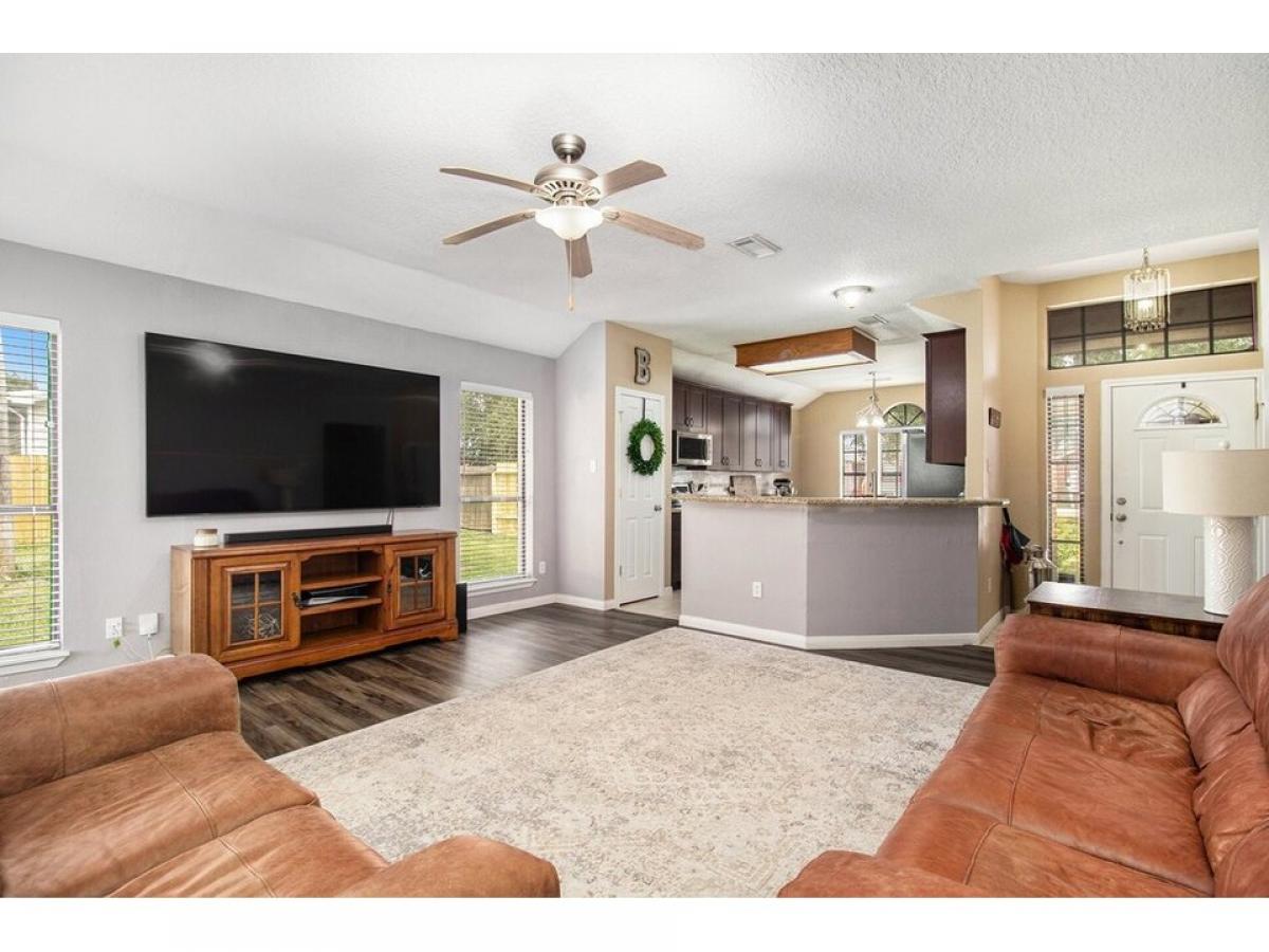 Picture of Home For Sale in Alvin, Texas, United States