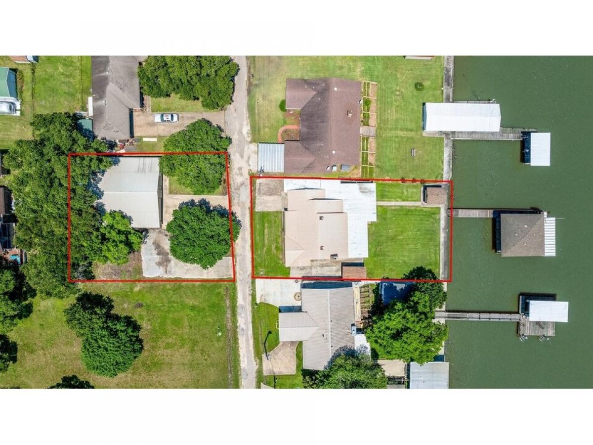 Picture of Home For Sale in Point Blank, Texas, United States