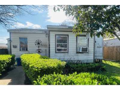 Home For Sale in Bacliff, Texas