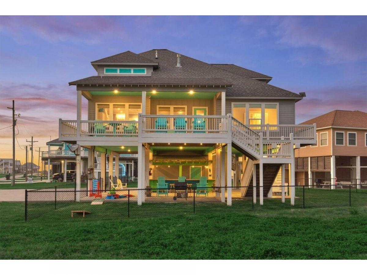 Picture of Home For Sale in Crystal Beach, Texas, United States