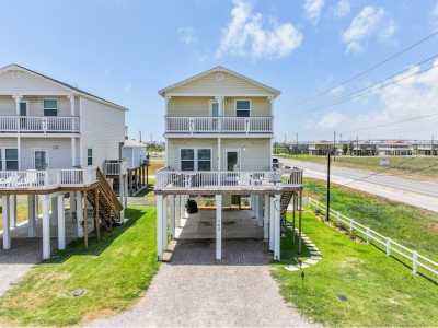 Home For Sale in Surfside Beach, Texas