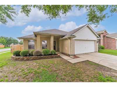 Home For Sale in Dickinson, Texas