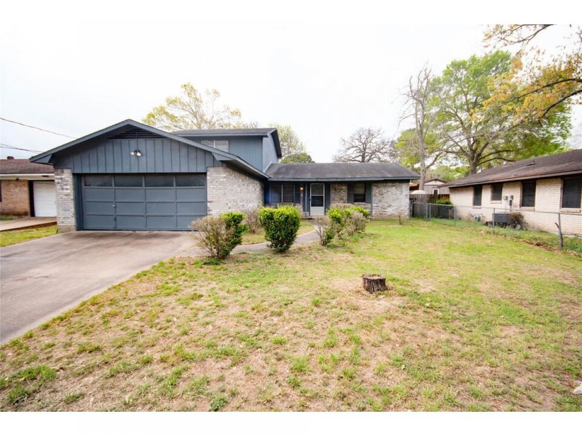Picture of Home For Sale in Brenham, Texas, United States