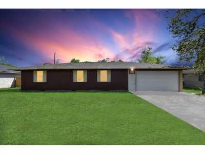 Home For Sale in El Campo, Texas