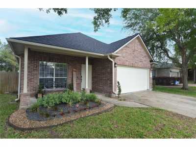 Home For Sale in Dickinson, Texas