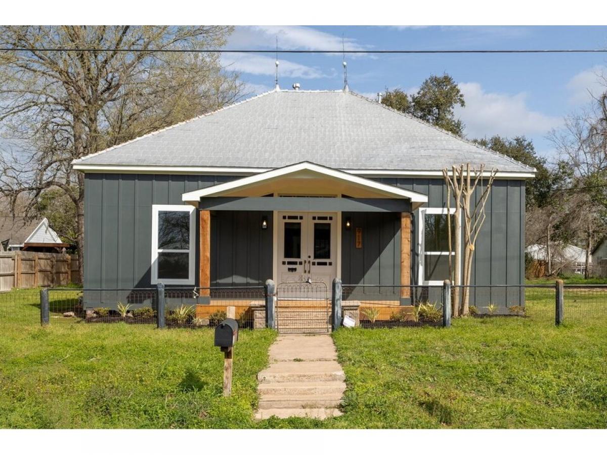 Picture of Home For Sale in Columbus, Texas, United States