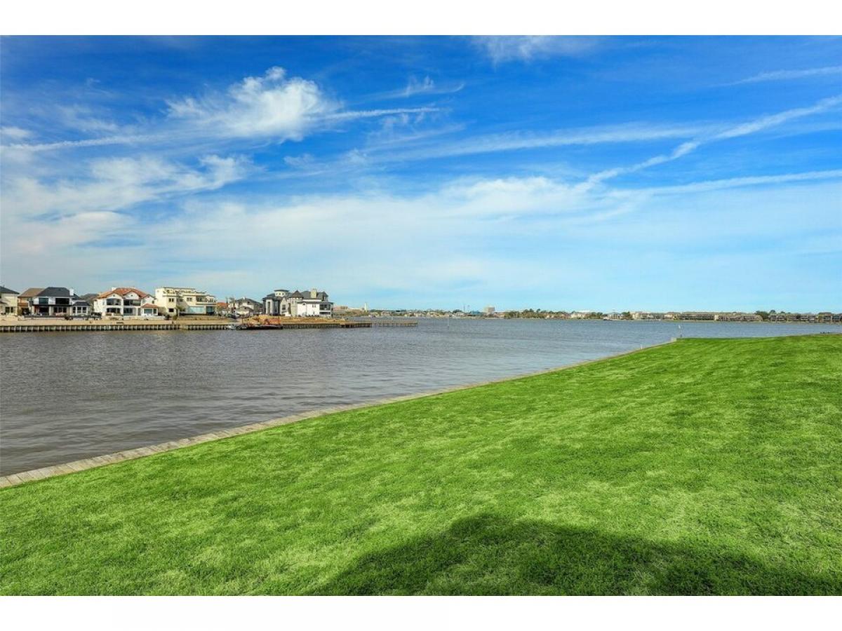 Picture of Residential Land For Sale in League City, Texas, United States