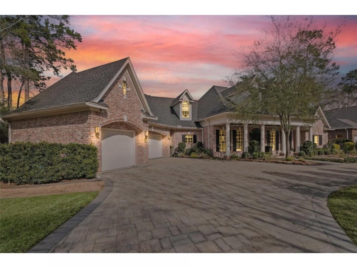 Picture of Home For Sale in The Woodlands, Texas, United States