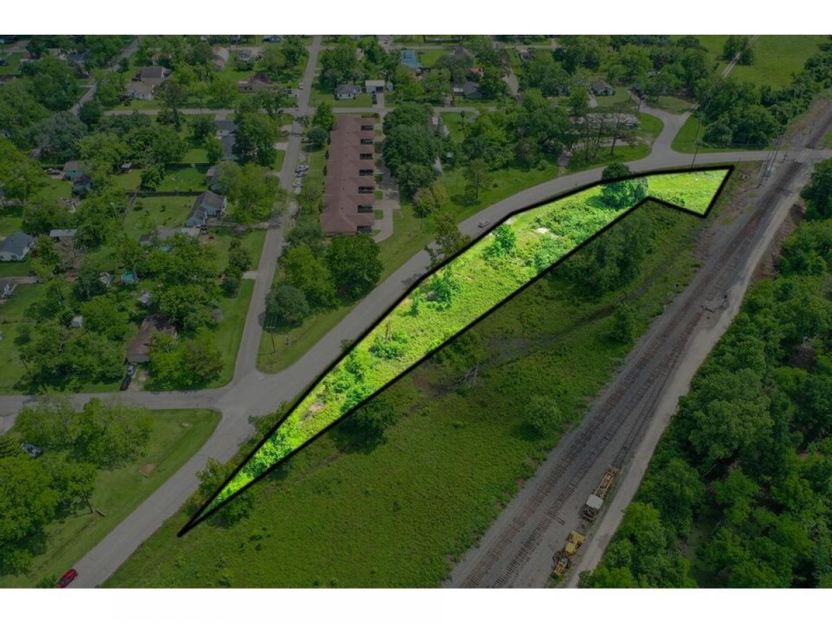 Picture of Residential Land For Sale in Sweeny, Texas, United States