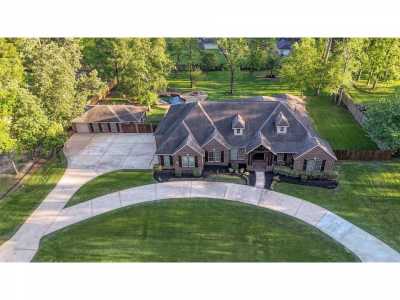 Home For Sale in Kingwood, Texas