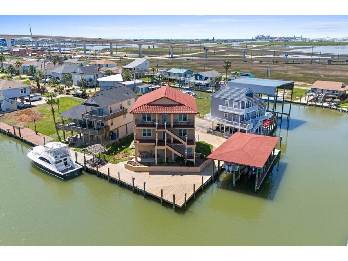 Picture of Home For Sale in Freeport, Texas, United States