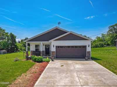 Home For Sale in Dandridge, Tennessee