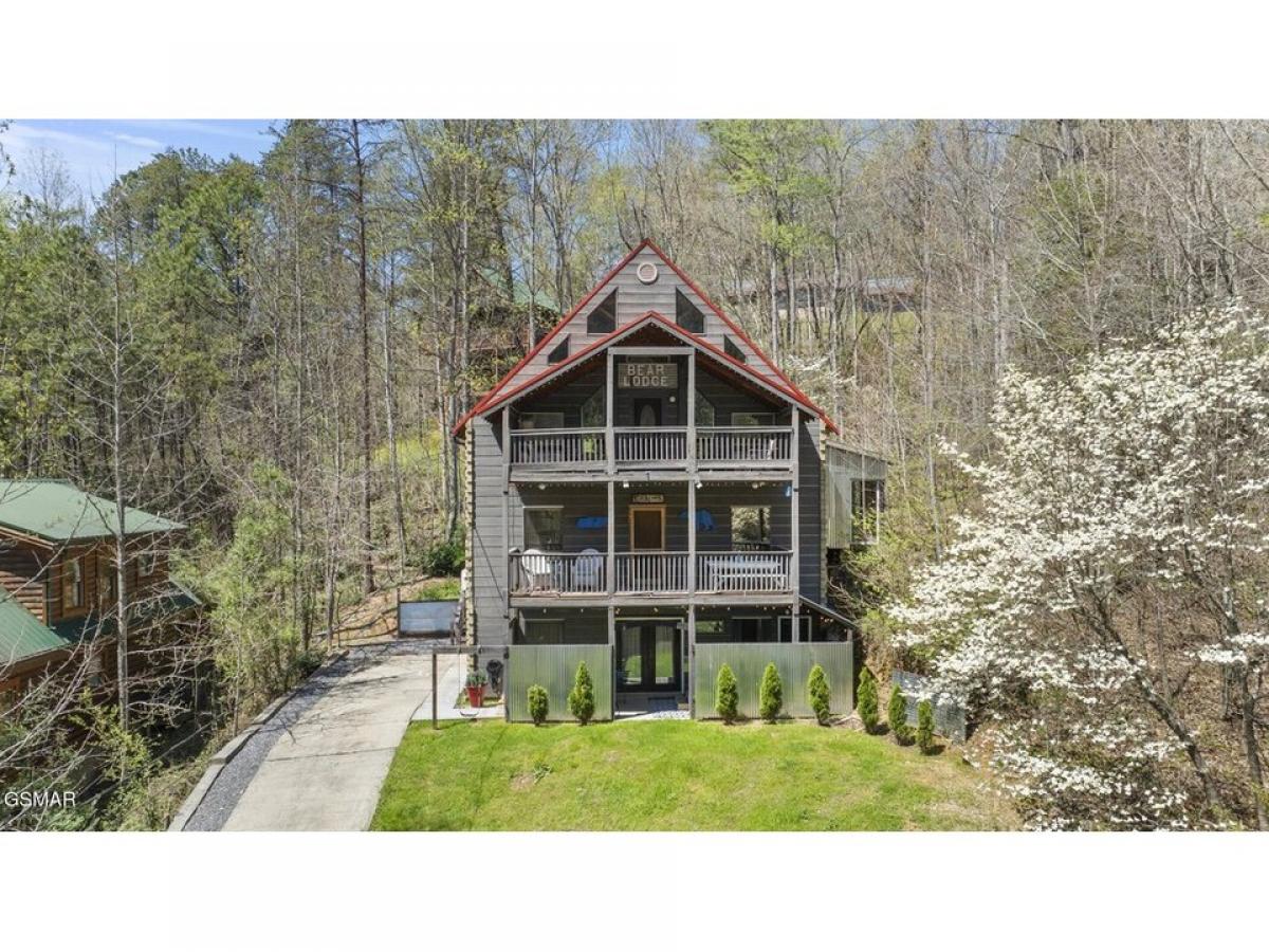 Picture of Home For Sale in Gatlinburg, Tennessee, United States