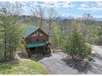 Home For Sale in Pigeon Forge, Tennessee