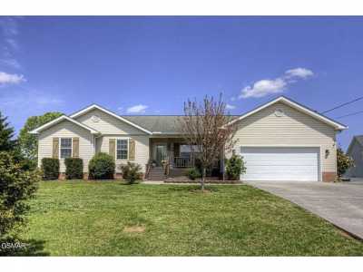 Home For Sale in Dandridge, Tennessee