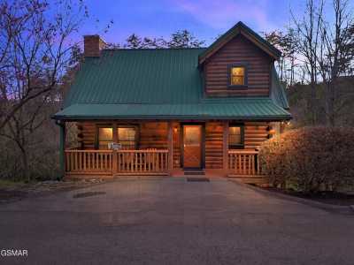 Home For Sale in Pigeon Forge, Tennessee