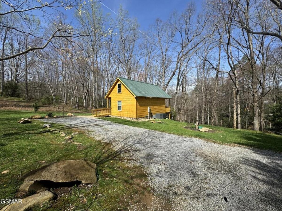 Picture of Home For Sale in Cosby, Tennessee, United States
