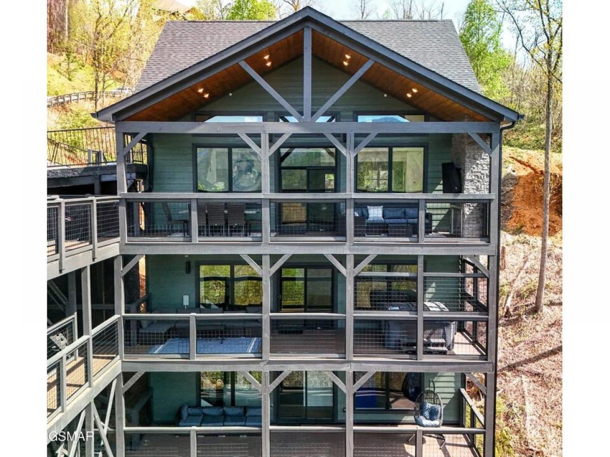 Picture of Home For Sale in Gatlinburg, Tennessee, United States