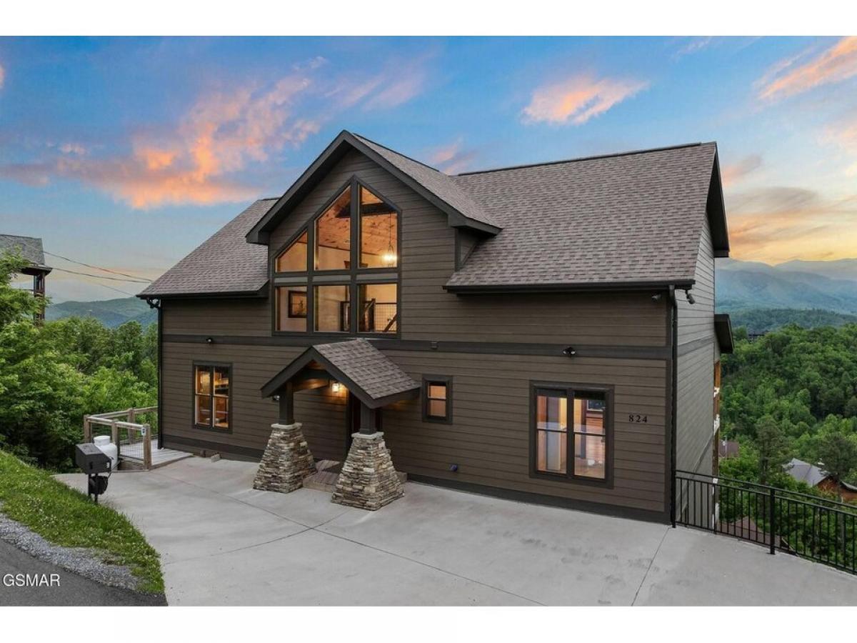 Picture of Home For Sale in Gatlinburg, Tennessee, United States