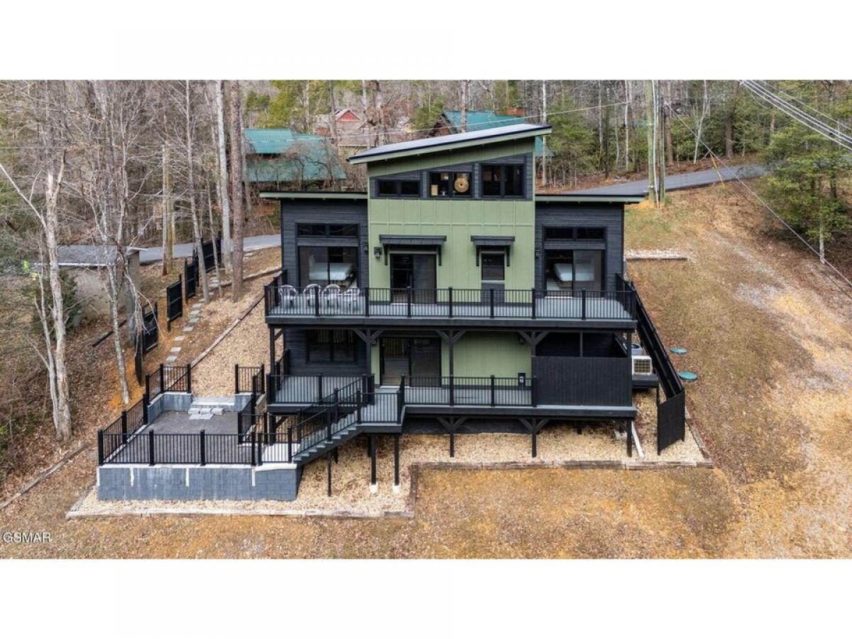 Picture of Home For Sale in Gatlinburg, Tennessee, United States