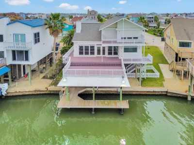 Home For Sale in Tiki Island, Texas