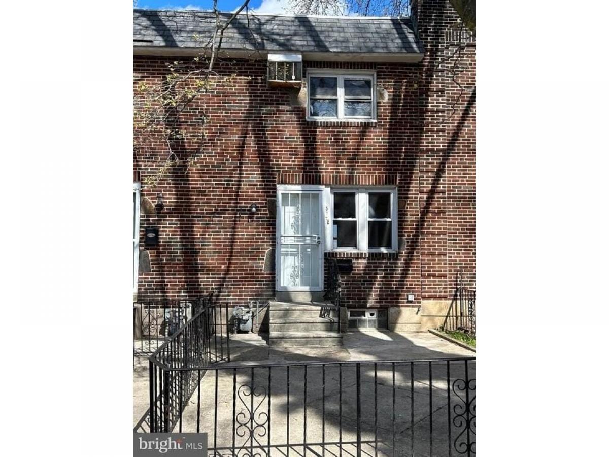 Picture of Home For Sale in Upper Darby, Pennsylvania, United States