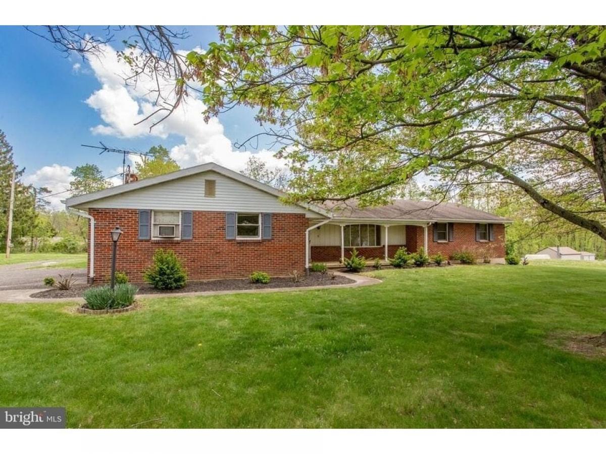 Picture of Home For Sale in Quakertown, Pennsylvania, United States