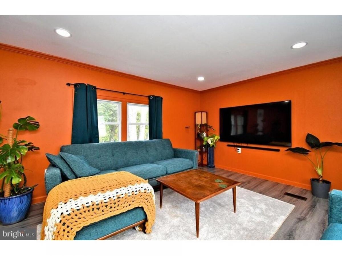 Picture of Home For Sale in Morrisville, Pennsylvania, United States