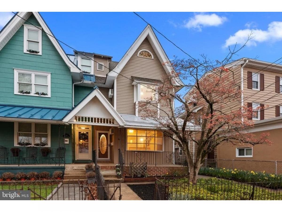 Picture of Home For Sale in Bristol, Pennsylvania, United States