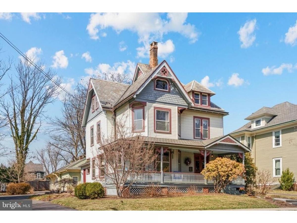 Picture of Home For Sale in Newtown, Pennsylvania, United States
