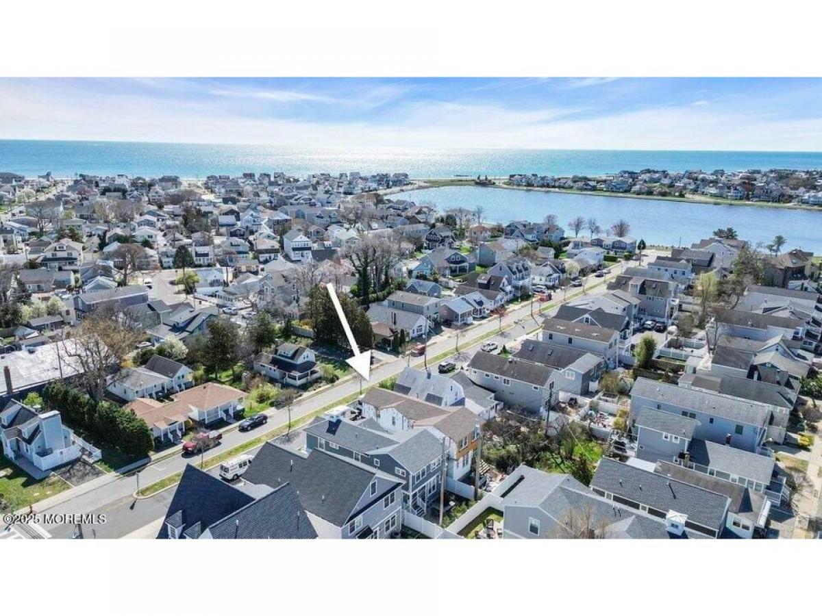 Picture of Home For Sale in Lake Como, New Jersey, United States