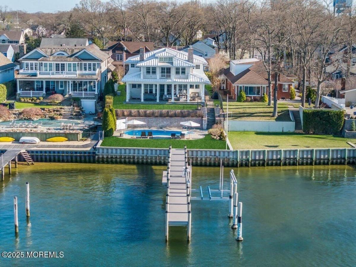 Picture of Home For Sale in Point Pleasant, New Jersey, United States