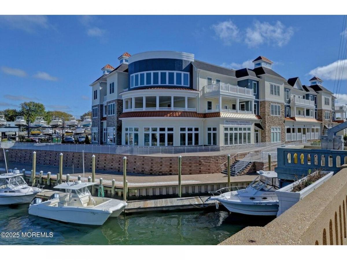 Picture of Home For Sale in Belmar, New Jersey, United States