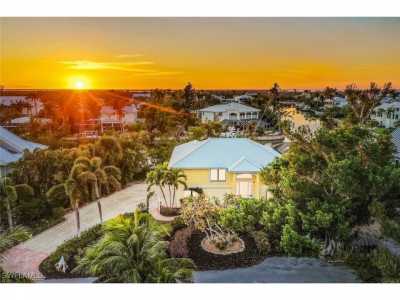 Home For Sale in Sanibel, Florida