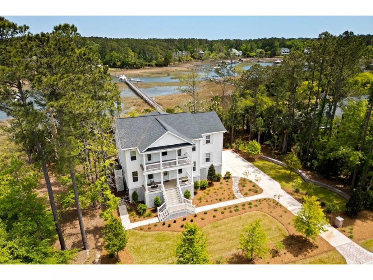 Picture of Home For Sale in Mount Pleasant, South Carolina, United States