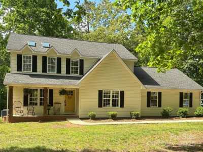 Home For Sale in Lincolnton, North Carolina