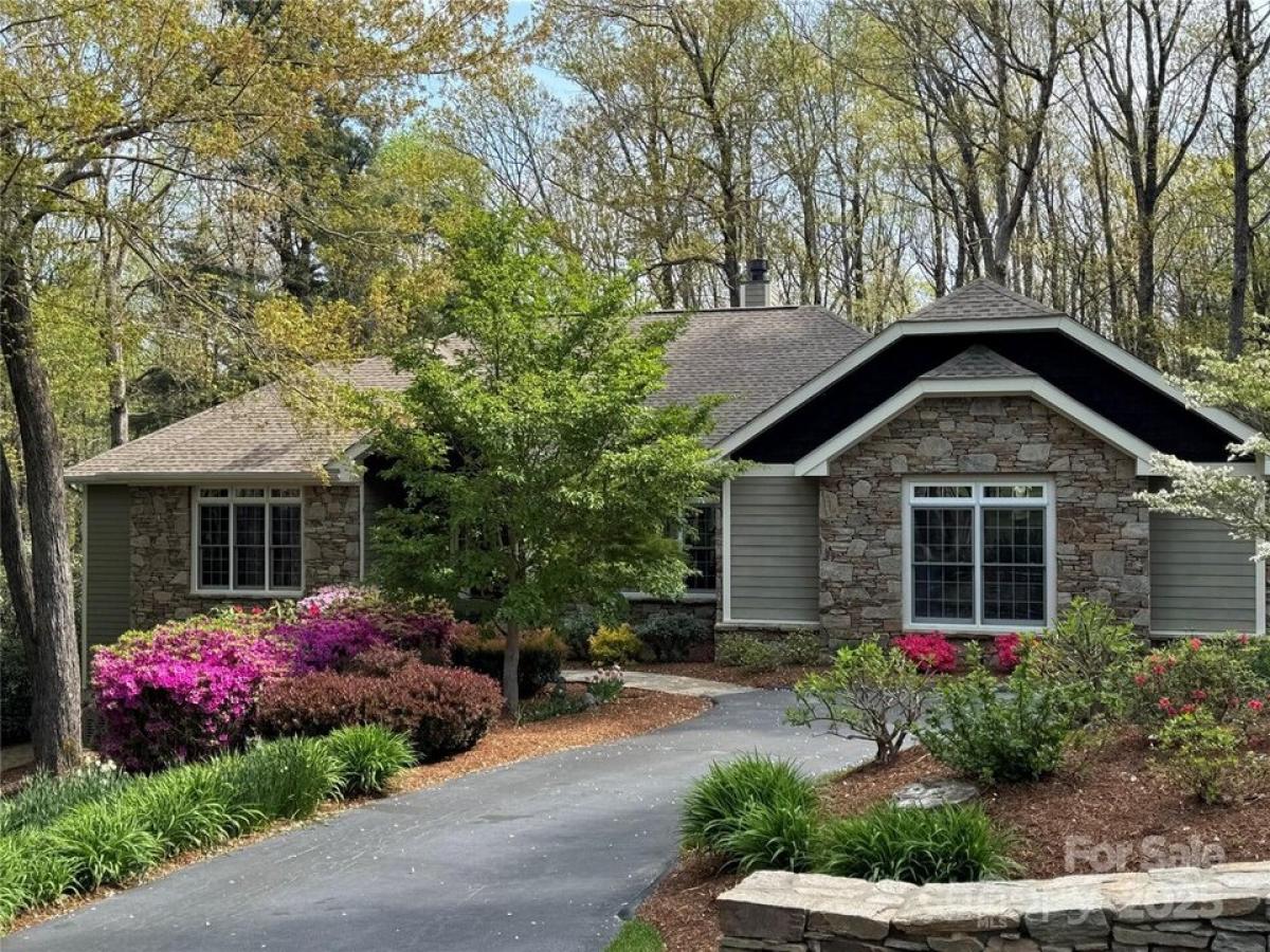 Picture of Home For Sale in Flat Rock, North Carolina, United States
