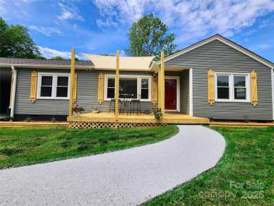 Home For Sale in Mount Holly, North Carolina